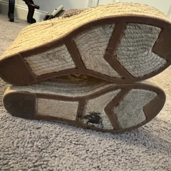 Stylish Tan Platform Wedge Sandals - Picture 4 of 5